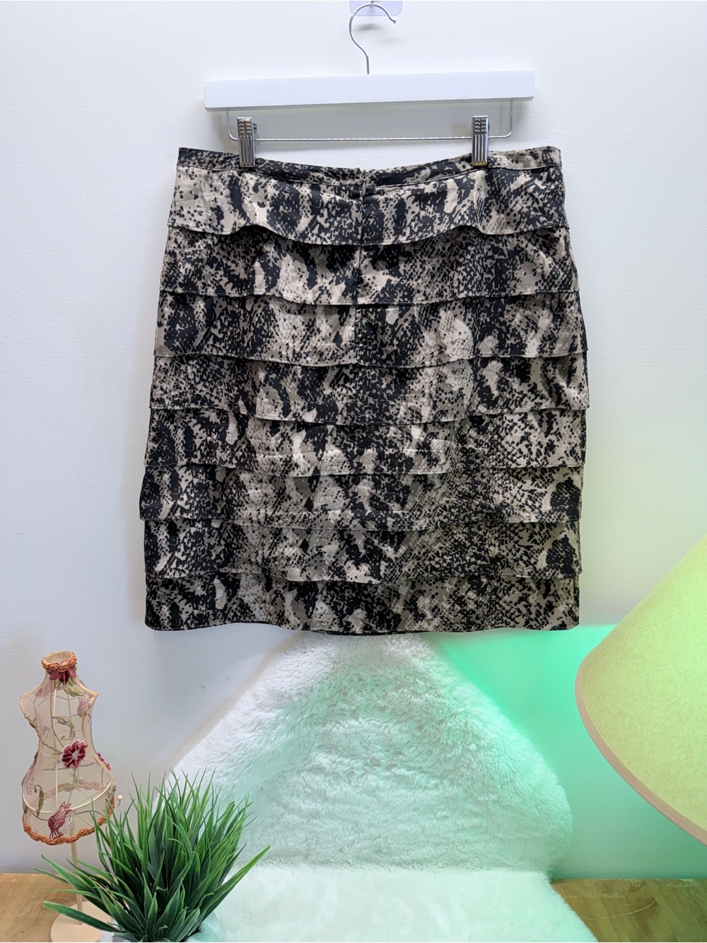 cleo Black&Cream Snakeskin Ruffled Party Ready Summer Mini Skirt ๐๐ป 34W x 21.5L - Picture 3 of 6